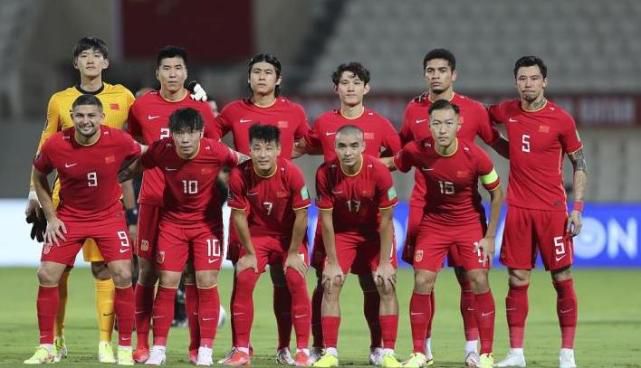 而对于身为指挥官的林澜来说，;在战争面前，爱情太渺小，她对家国的责任感吸引着江洋，却也推开了江洋